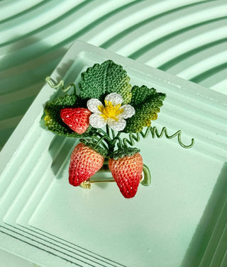 Strawberry Brooch and earrings Micro Crochet - Happy Vanilla Crochet