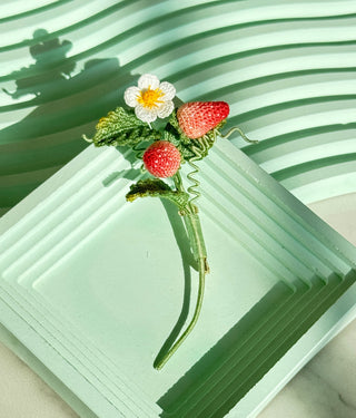 Strawberry Brooch and earrings Micro Crochet - Happy Vanilla Crochet