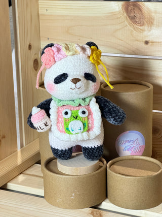 Rencontrez les adorables géants : les pandas au crochet