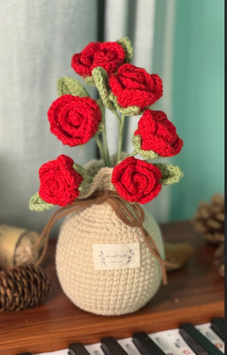 Coeur crocheté Love Blossom avec roses et plantes 