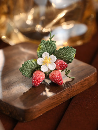 🍓 Berry Sweet Summer Strawberry Micro Crochet Brooch
