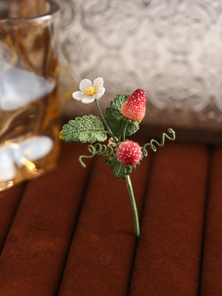 🍓 Berry Sweet Summer Strawberry Micro Crochet Brooch
