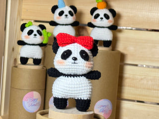 Rencontrez les adorables géants : les pandas au crochet