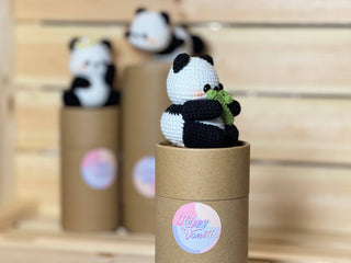 Rencontrez les adorables géants : les pandas au crochet