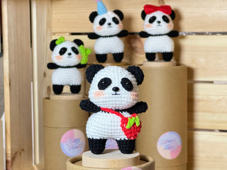 Rencontrez les adorables géants : les pandas au crochet