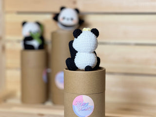 Rencontrez les adorables géants : les pandas au crochet