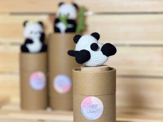 Rencontrez les adorables géants : les pandas au crochet