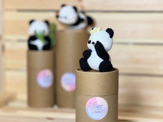 Rencontrez les adorables géants : les pandas au crochet