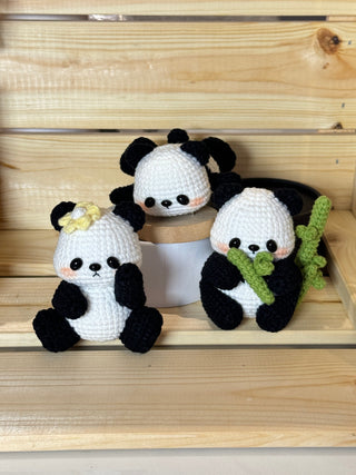 Rencontrez les adorables géants : les pandas au crochet