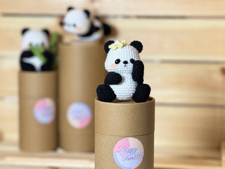 Rencontrez les adorables géants : les pandas au crochet