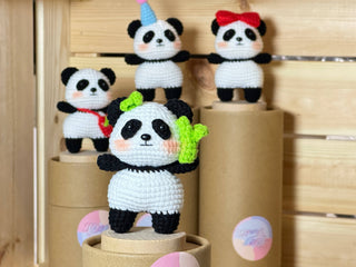 Rencontrez les adorables géants : les pandas au crochet