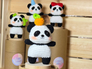 Rencontrez les adorables géants : les pandas au crochet