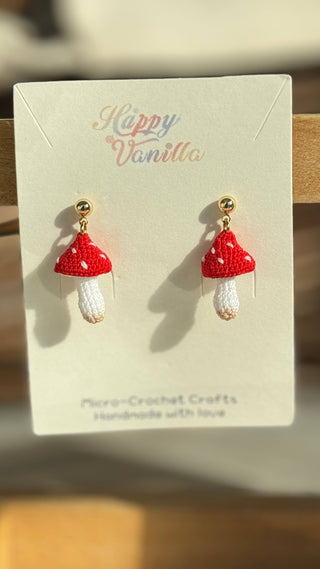 Boucles d'oreilles pendantes en micro-crochet qui fleurissent avec charme — de petits trésors pour vos oreilles