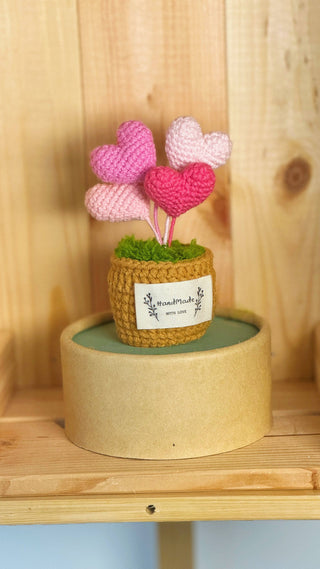 Coeur crocheté Love Blossom avec roses et plantes 